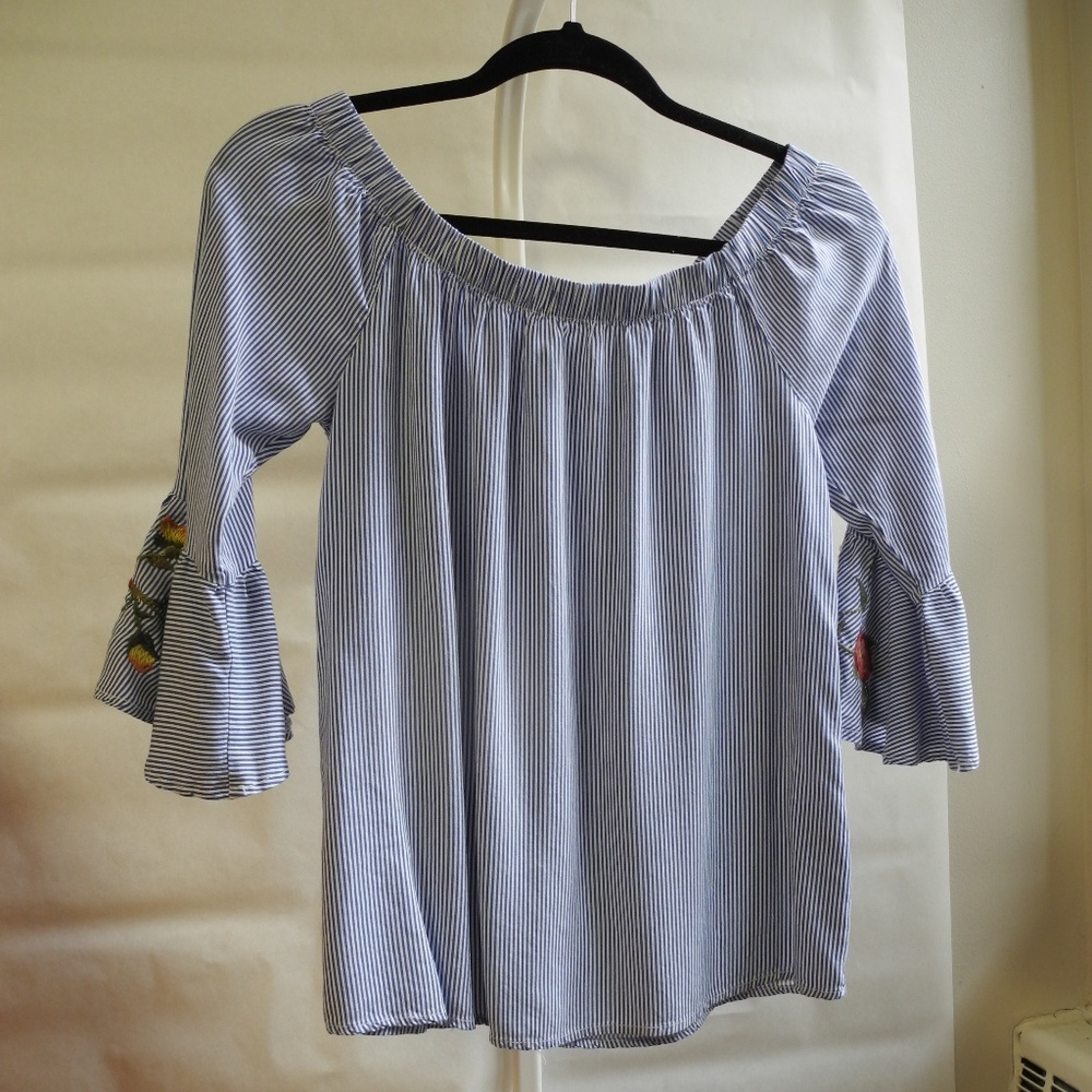 Off-Shoulder Bell Sleeve Top w/ Embroidered Sleeve - Picture 5 of 7